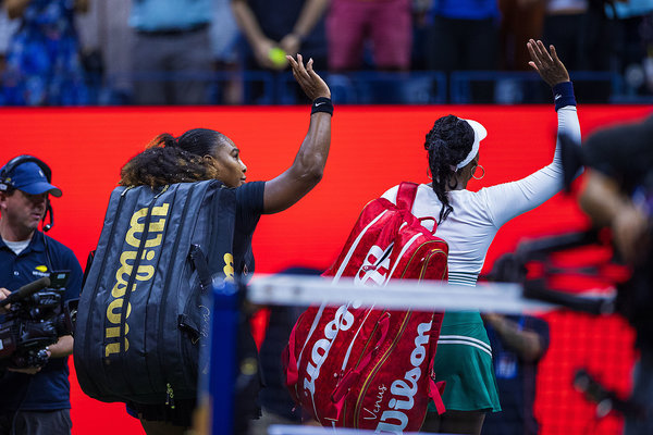 表现出了令 表现出了令